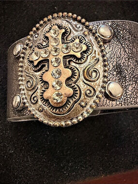 Snap Closure Bracelet With Cross in Black & Silver